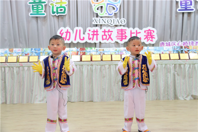 小小一班张堉熙 郑晏熙 我有一双手..JPG
